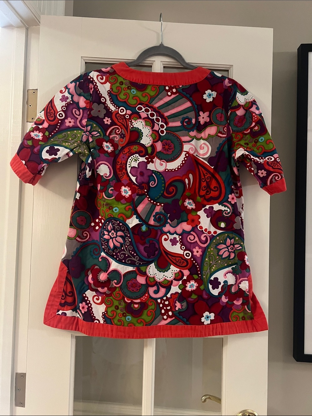 Women’s Orange/Red Multicolor Paisley Scrub Top - Picture 2 of 6
